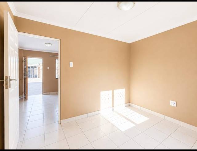 2 BEDROOM PROPERTY TO RENT IN NCAMBEDLANA